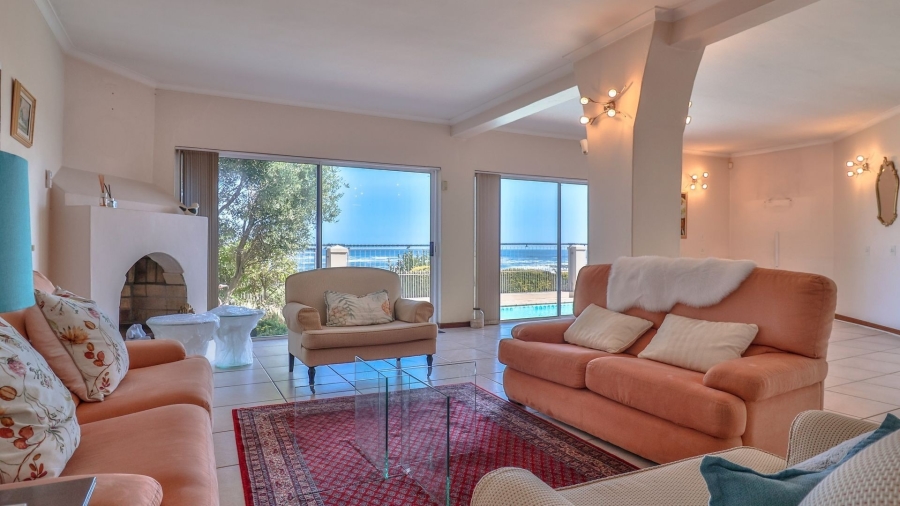 5 Bedroom Property for Sale in Sandbaai Western Cape
